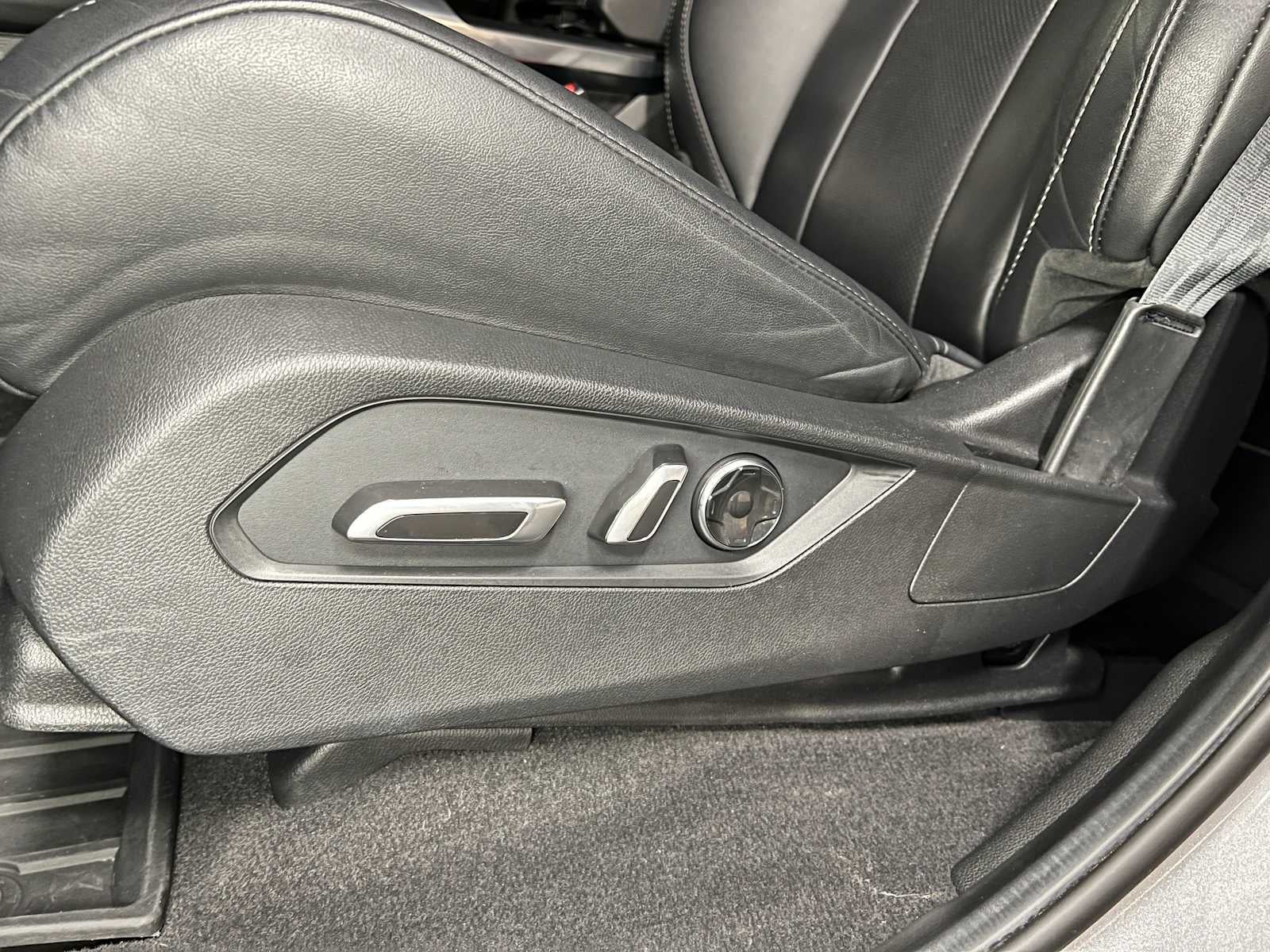 2022 Acura MDX w/Technology Package