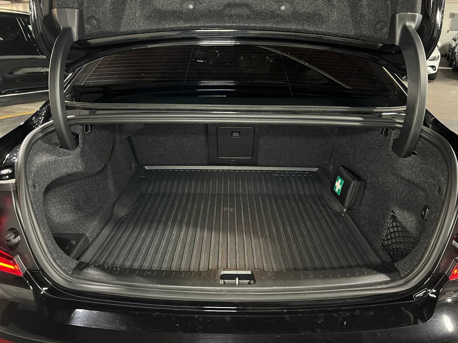 2024 Volvo S60 Recharge Plug-In Hybrid Ultimate Dark Theme