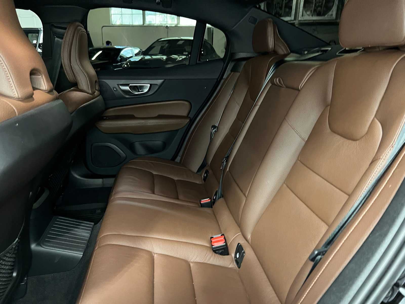 2024 Volvo S60 Recharge Plug-In Hybrid Ultimate Dark Theme