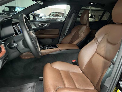 2024 Volvo S60 Recharge Plug-In Hybrid Ultimate Dark Theme