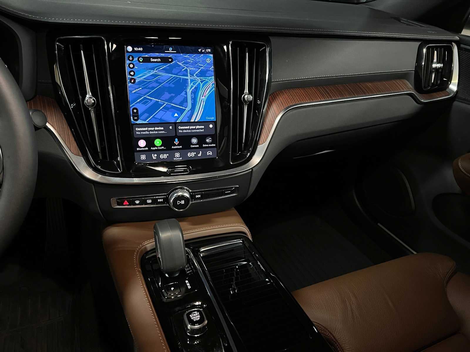 2024 Volvo S60 Recharge Plug-In Hybrid Ultimate Dark Theme