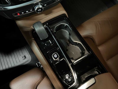 2024 Volvo S60 Recharge Plug-In Hybrid Ultimate Dark Theme