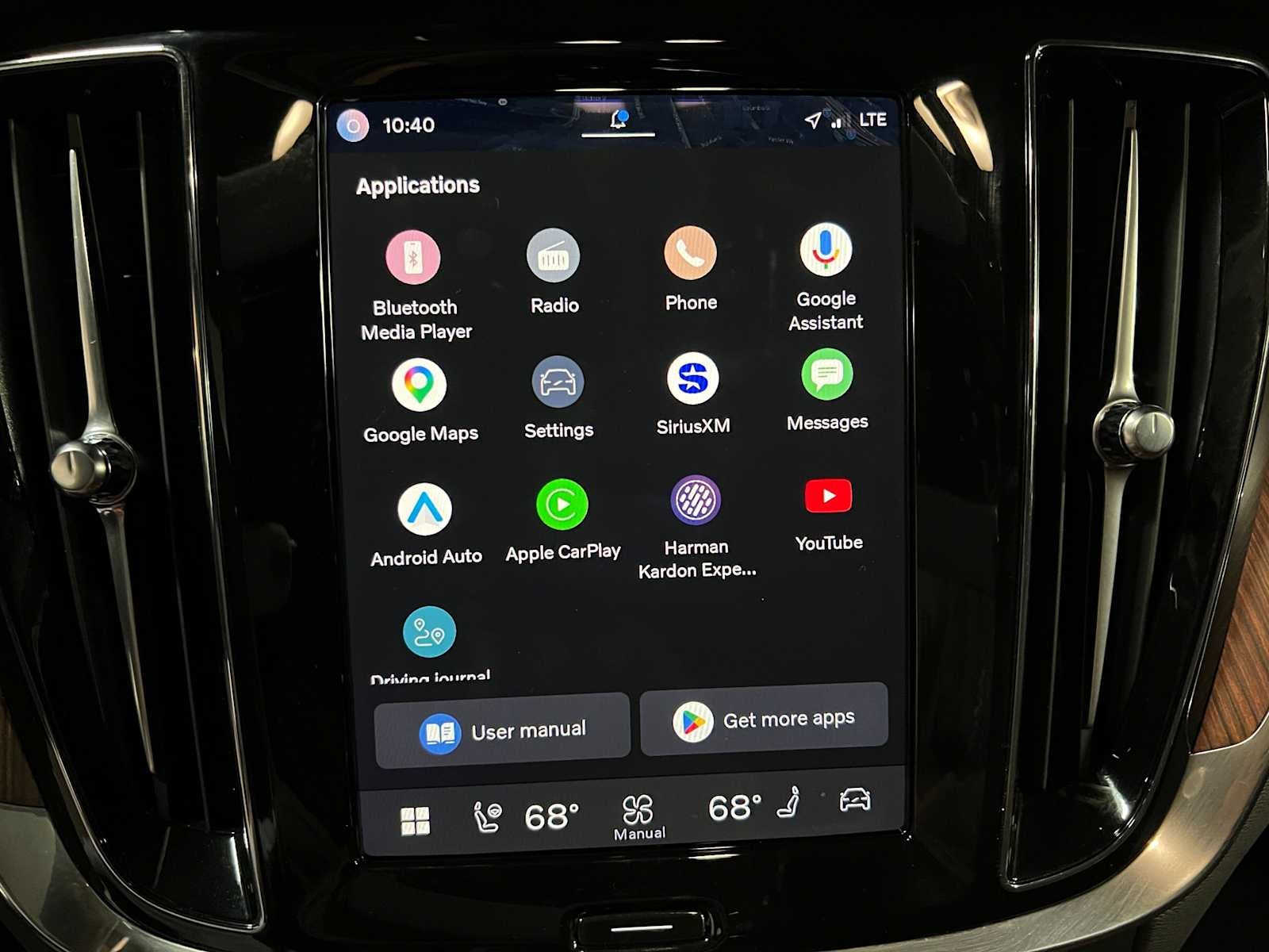 2024 Volvo S60 Recharge Plug-In Hybrid Ultimate Dark Theme