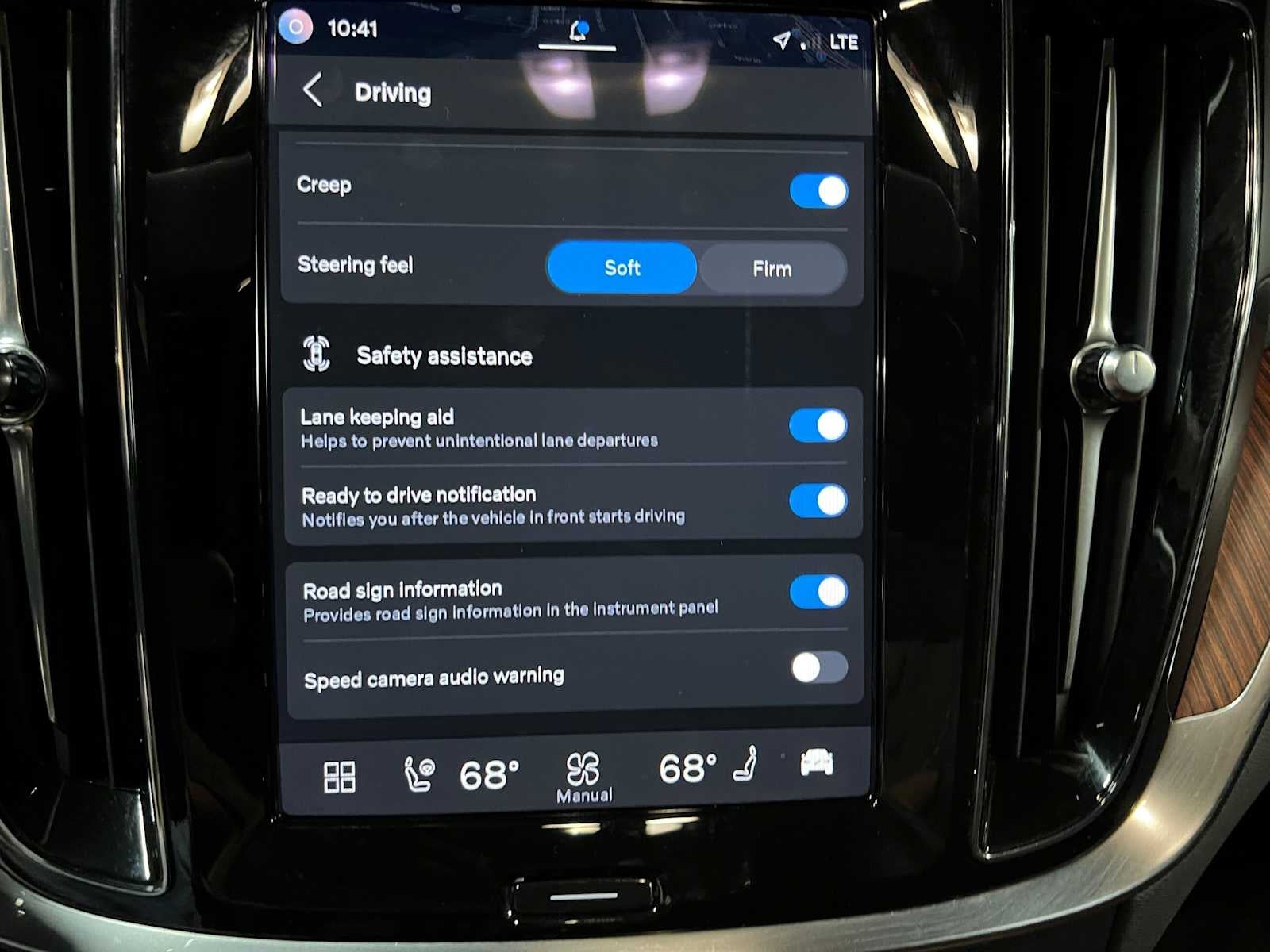 2024 Volvo S60 Recharge Plug-In Hybrid Ultimate Dark Theme