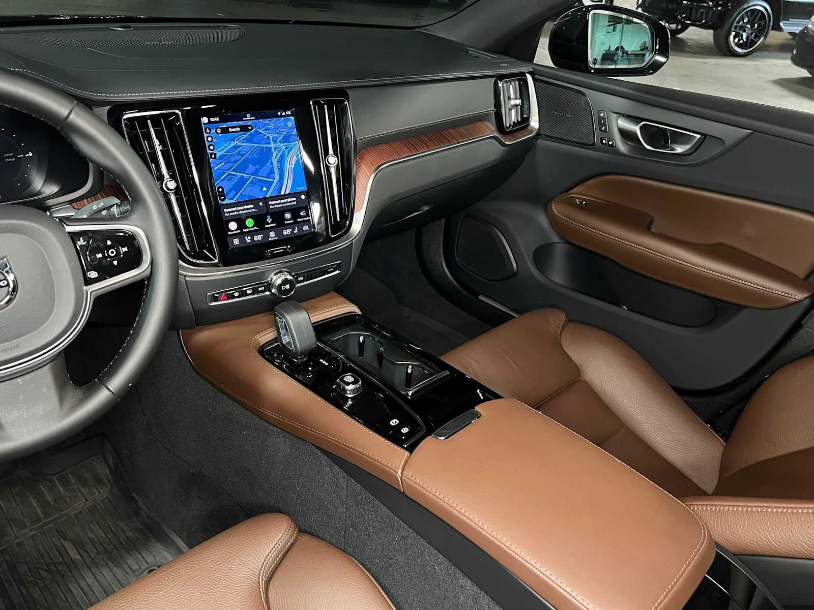 2024 Volvo S60 Recharge Plug-In Hybrid Ultimate Dark Theme