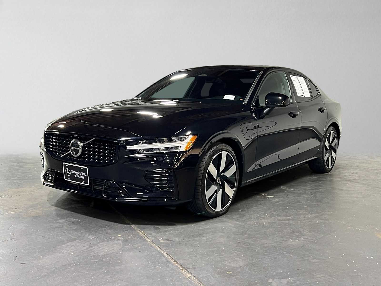 2024 Volvo S60 Recharge Plug-In Hybrid Ultimate Dark Theme