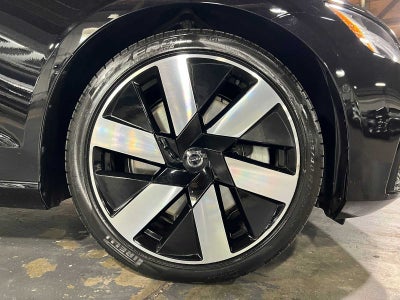 2024 Volvo S60 Recharge Plug-In Hybrid Ultimate Dark Theme