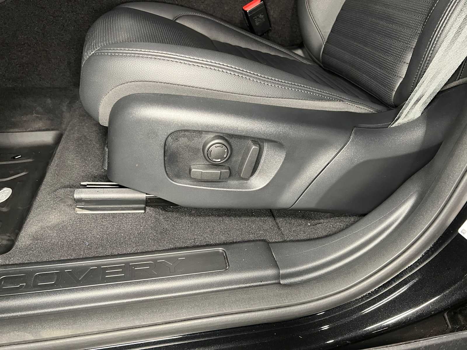 2025 Land Rover Discovery Sport S