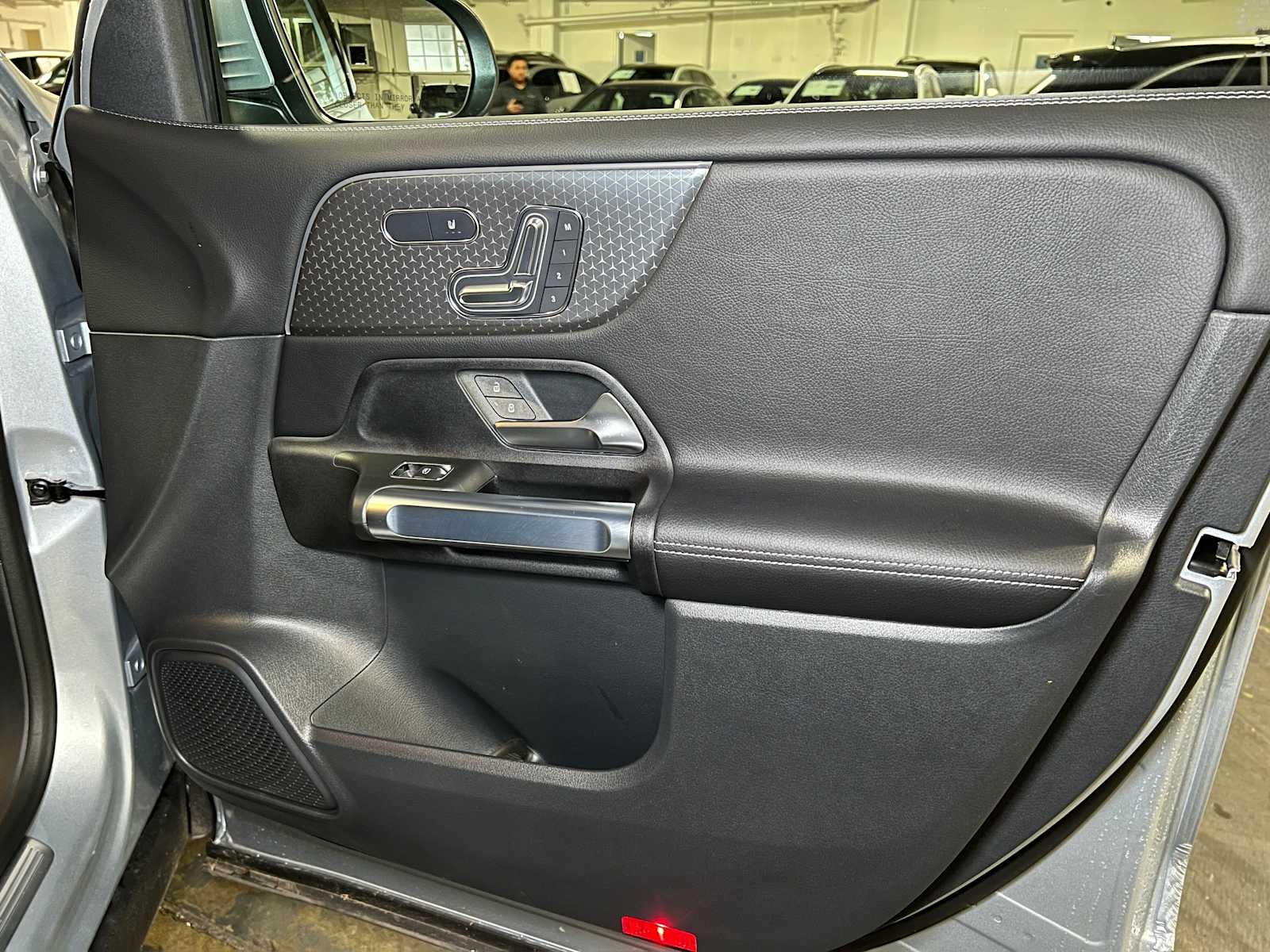 2025 Mercedes-Benz GLB 250 4MATIC® SUV