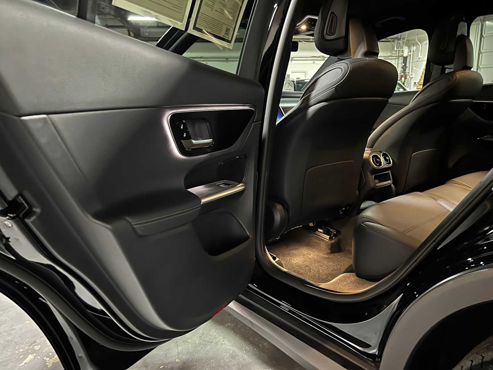 2025 Mercedes-Benz GLC 300 SUV