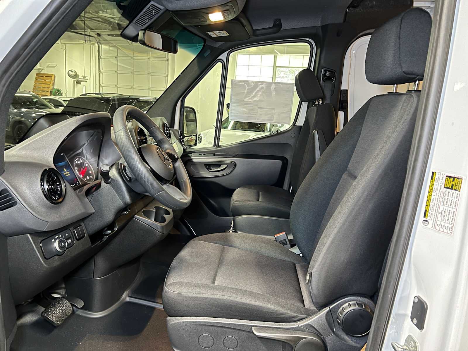 2025 Mercedes-Benz Sprinter 2500 Standard Roof I4 Diesel 144" RWD