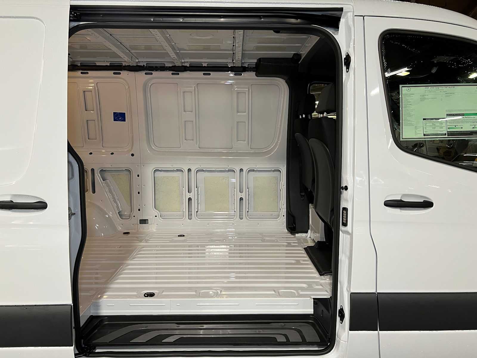 2025 Mercedes-Benz Sprinter 2500 Standard Roof I4 Diesel 144" RWD