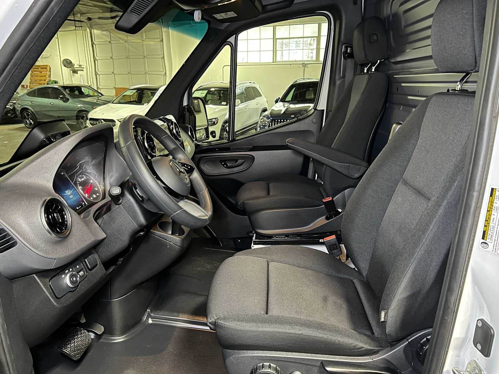 2025 Mercedes-Benz Sprinter 2500 Standard Roof I4 Diesel 144" RWD