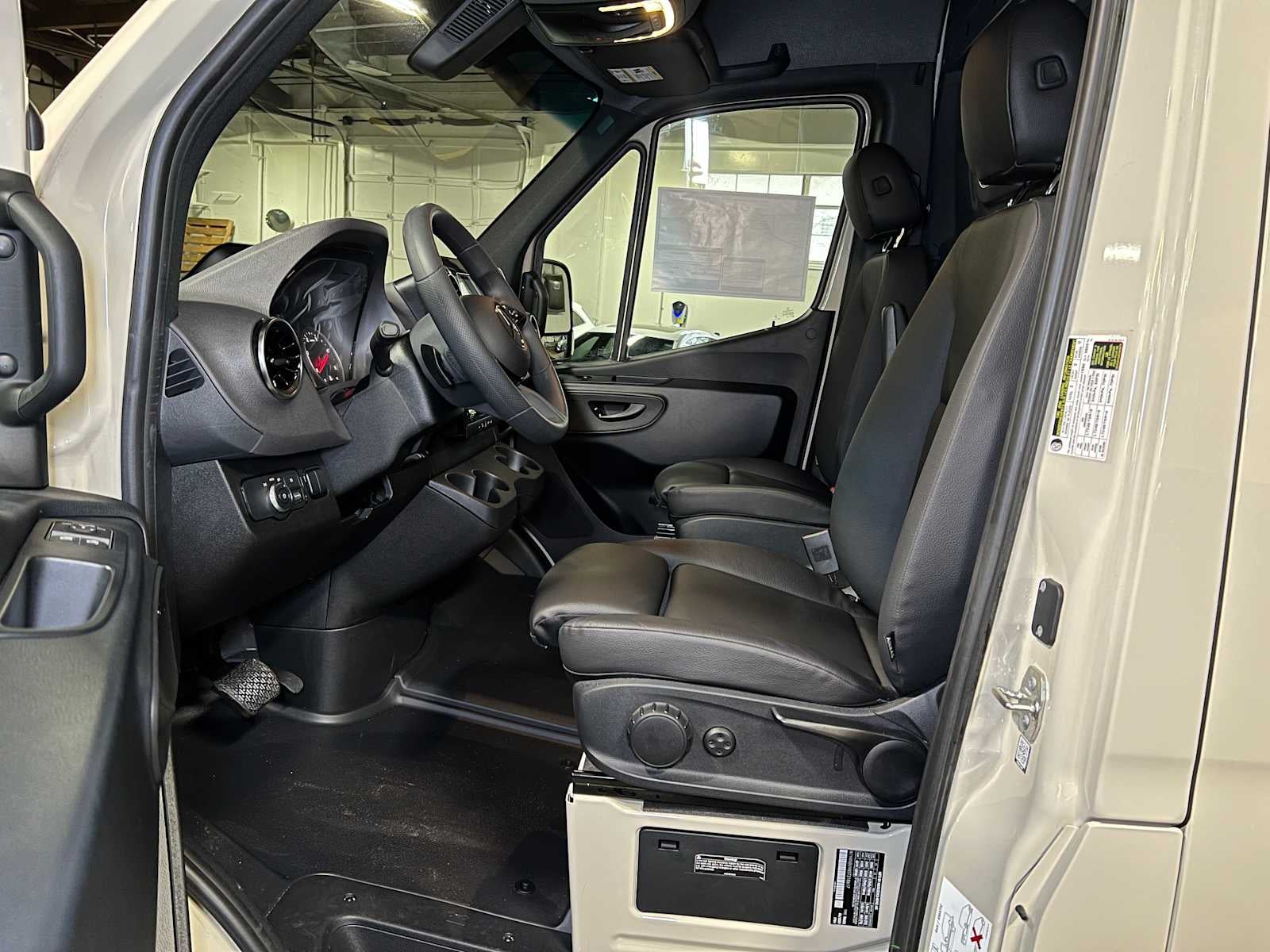 2025 Mercedes-Benz Sprinter 2500 Standard Roof I4 Diesel HO 144" AWD