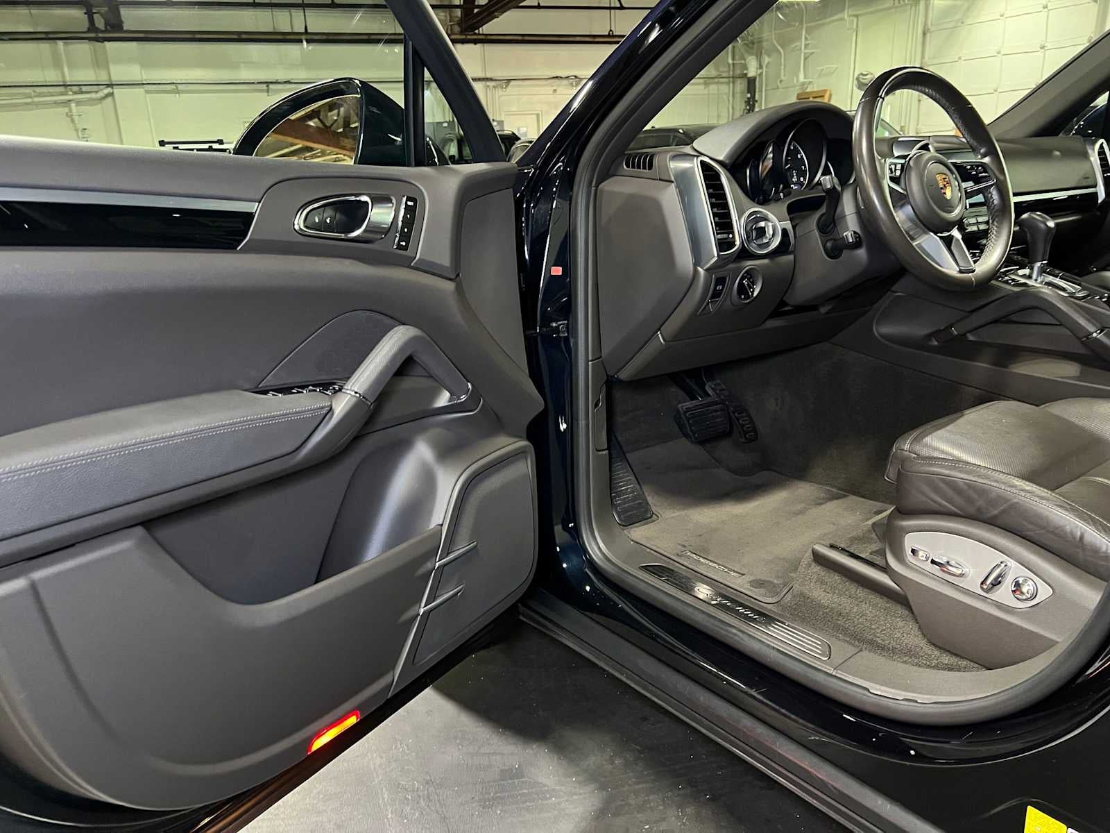 2018 Porsche Cayenne Platinum Edition