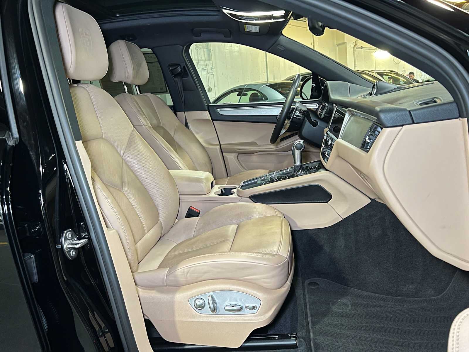2021 Porsche Macan AWD