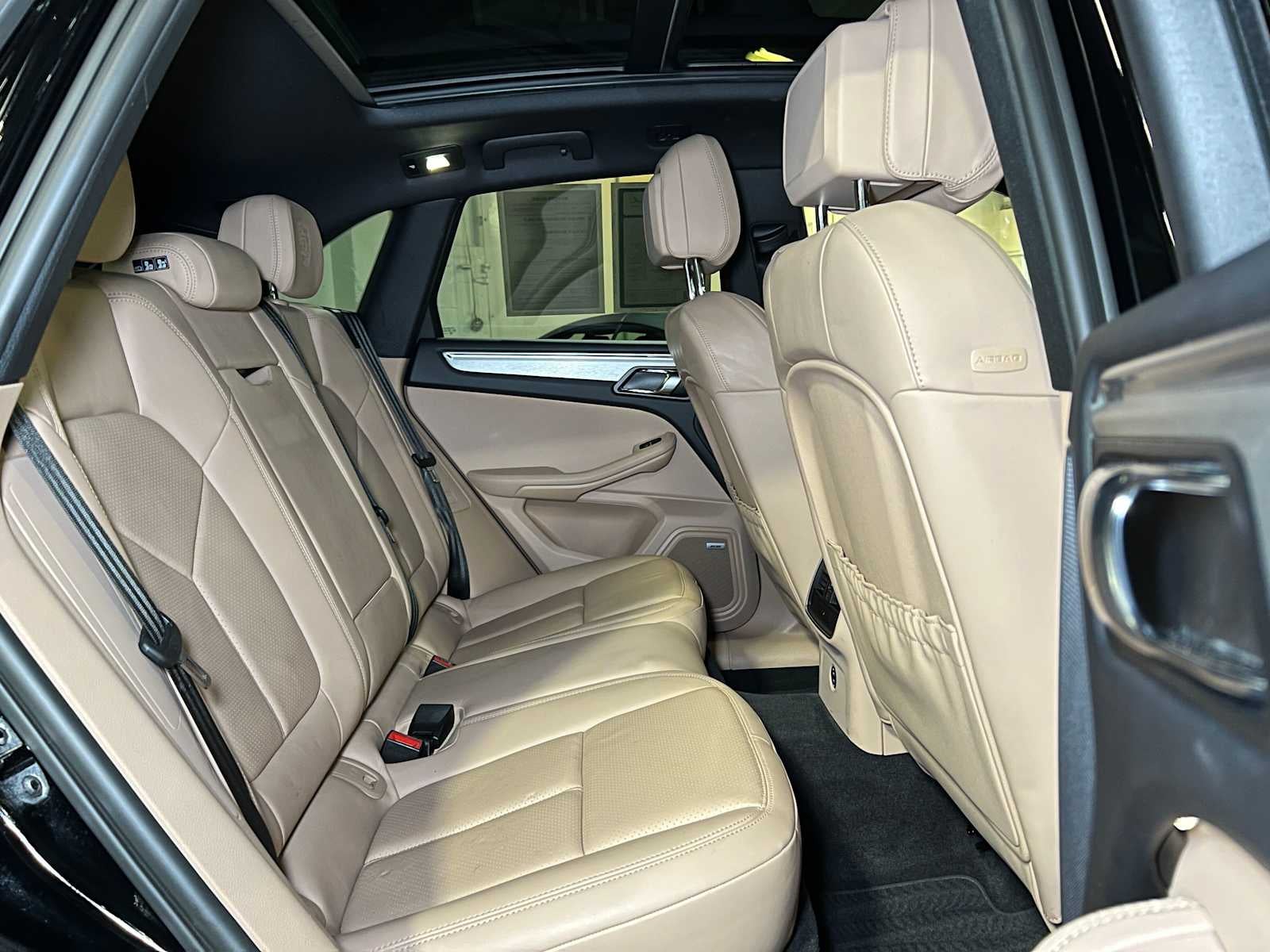 2021 Porsche Macan AWD