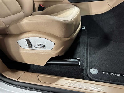 2025 Porsche Macan AWD