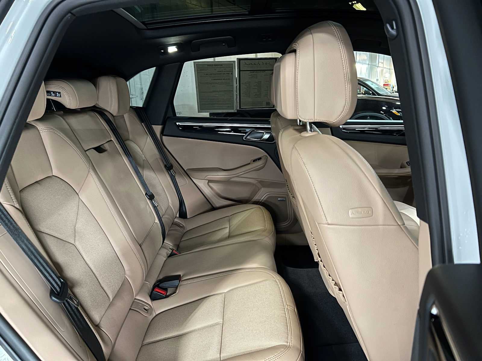 2025 Porsche Macan AWD