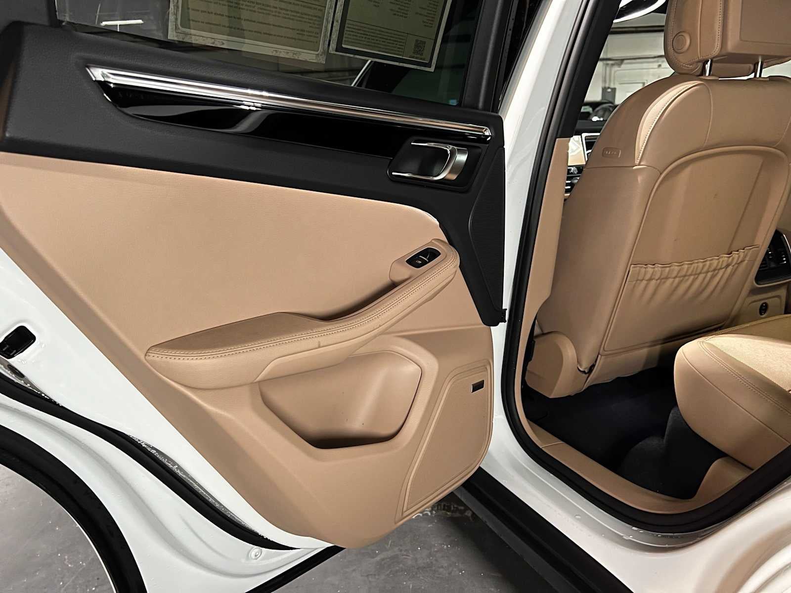 2025 Porsche Macan AWD