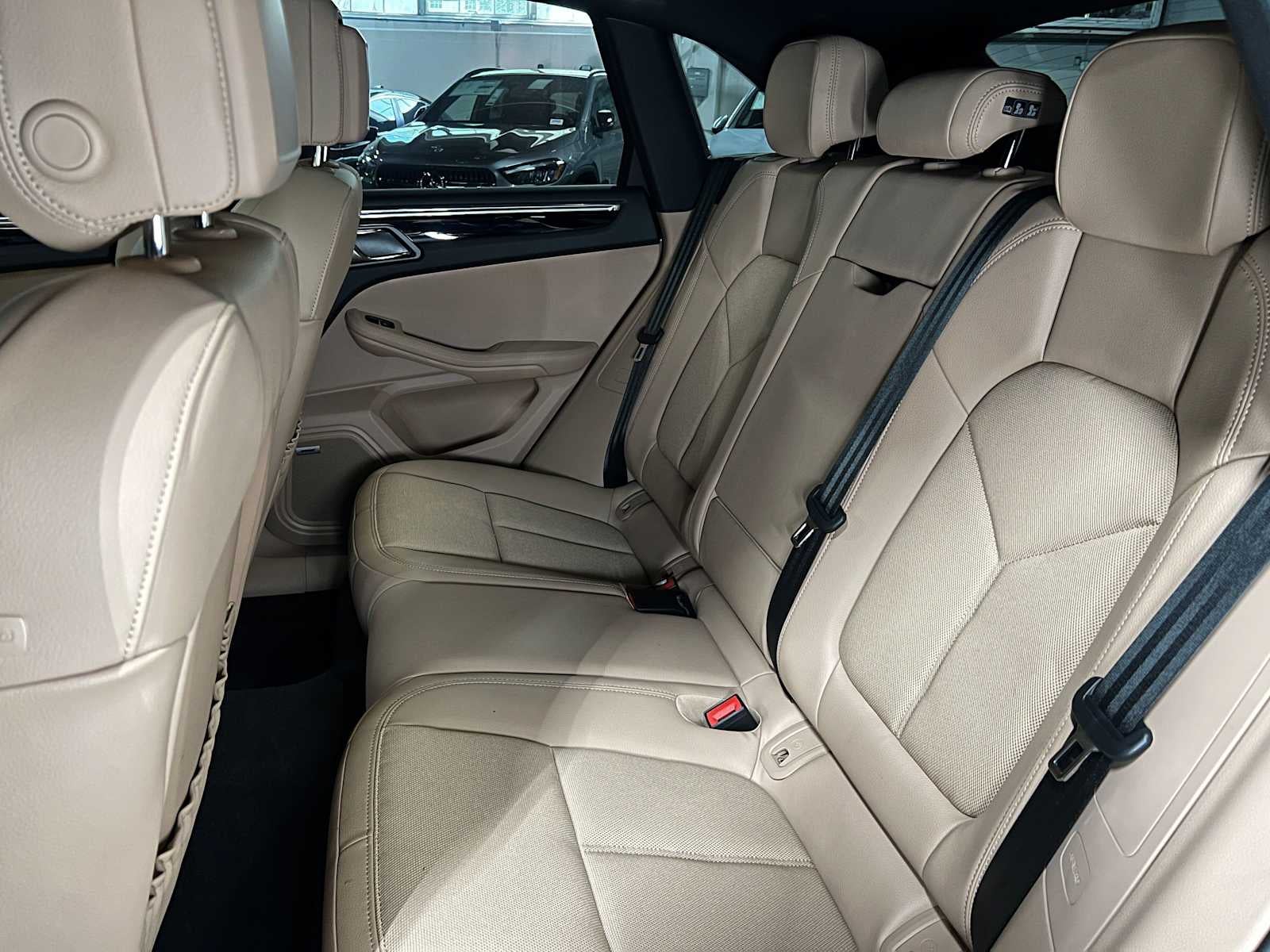 2025 Porsche Macan AWD