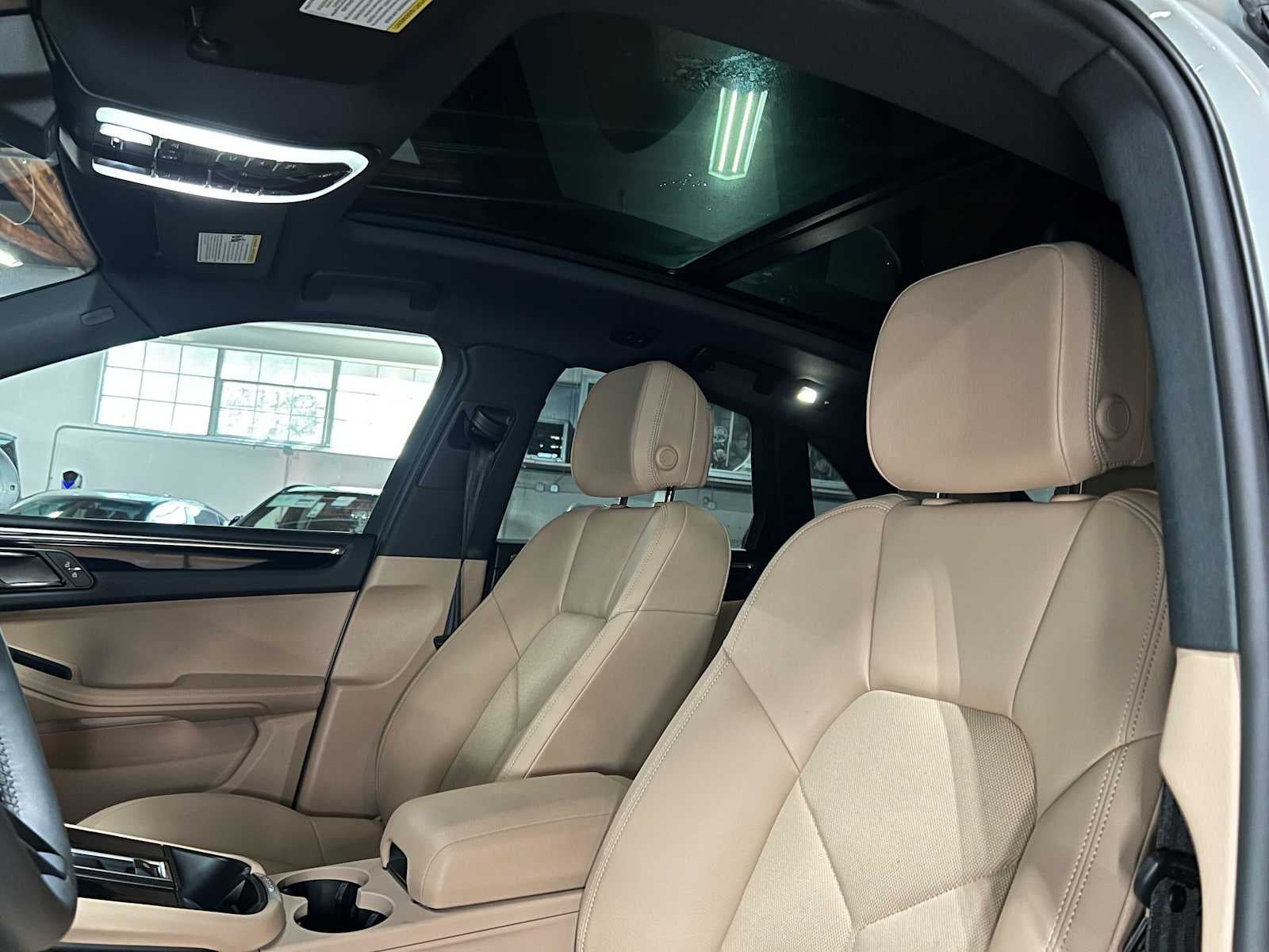 2025 Porsche Macan AWD