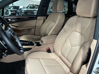 2025 Porsche Macan AWD