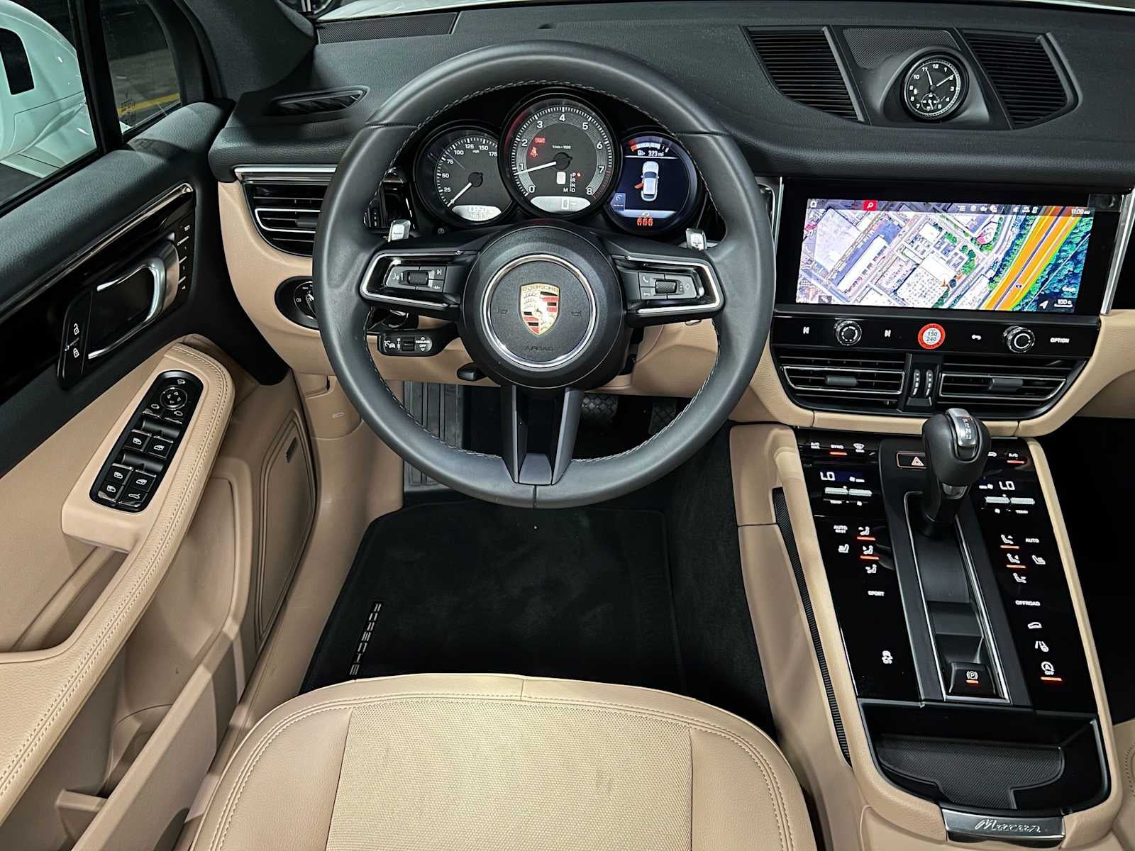 2025 Porsche Macan AWD
