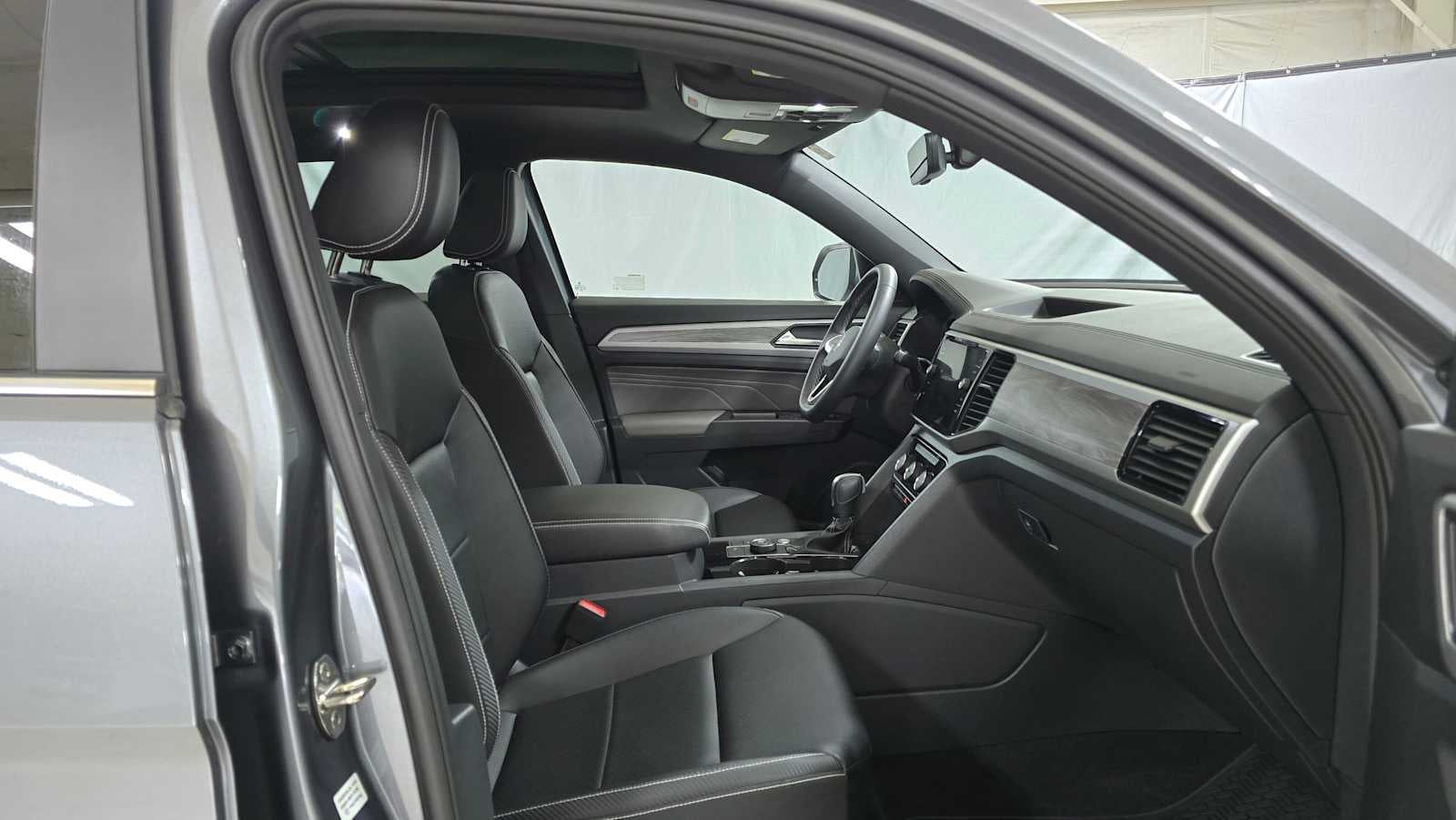 2023 Volkswagen Atlas Cross Sport 2.0T SE w/Technology