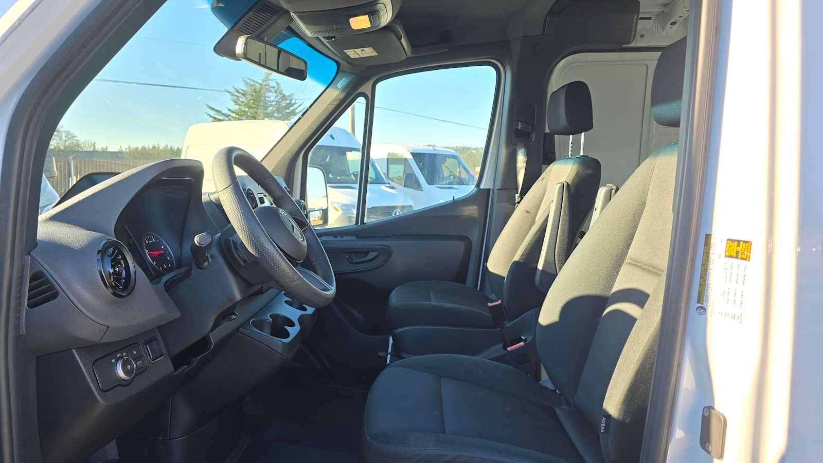 2025 Mercedes-Benz Sprinter 2500 Standard Roof I4 Diesel 144" RWD
