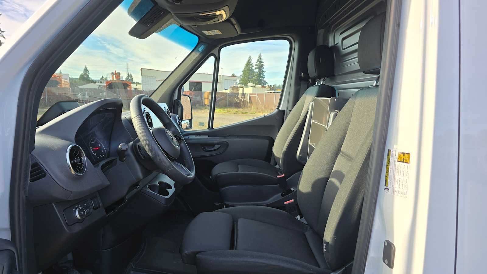 2025 Mercedes-Benz Sprinter 2500 Standard Roof I4 Diesel 144" RWD