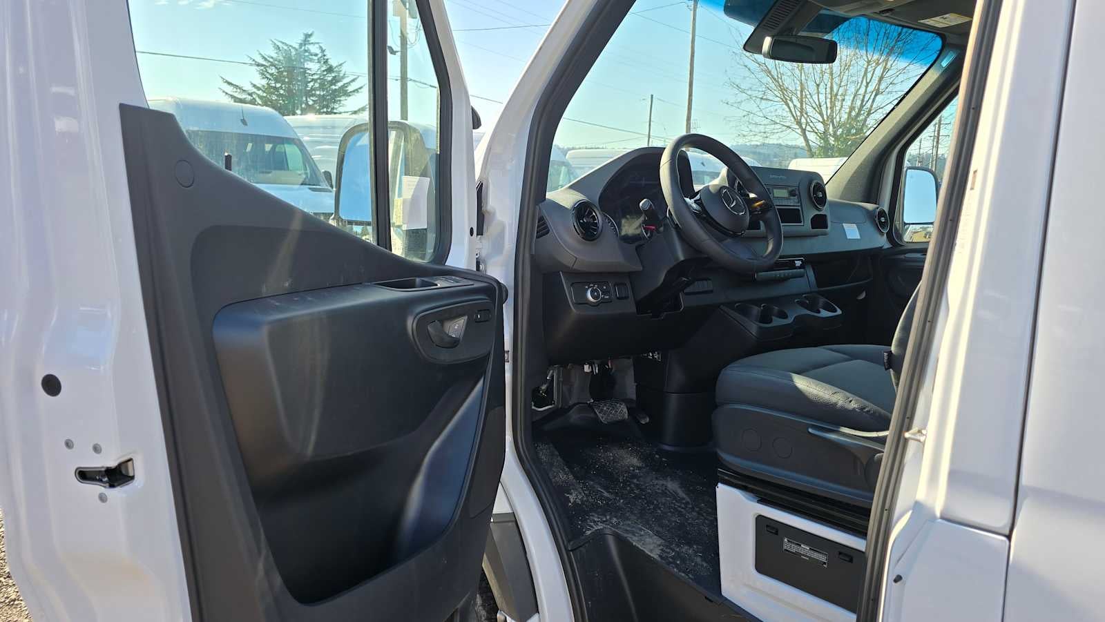 2025 Mercedes-Benz Sprinter 2500 Standard Roof I4 Diesel 144" RWD