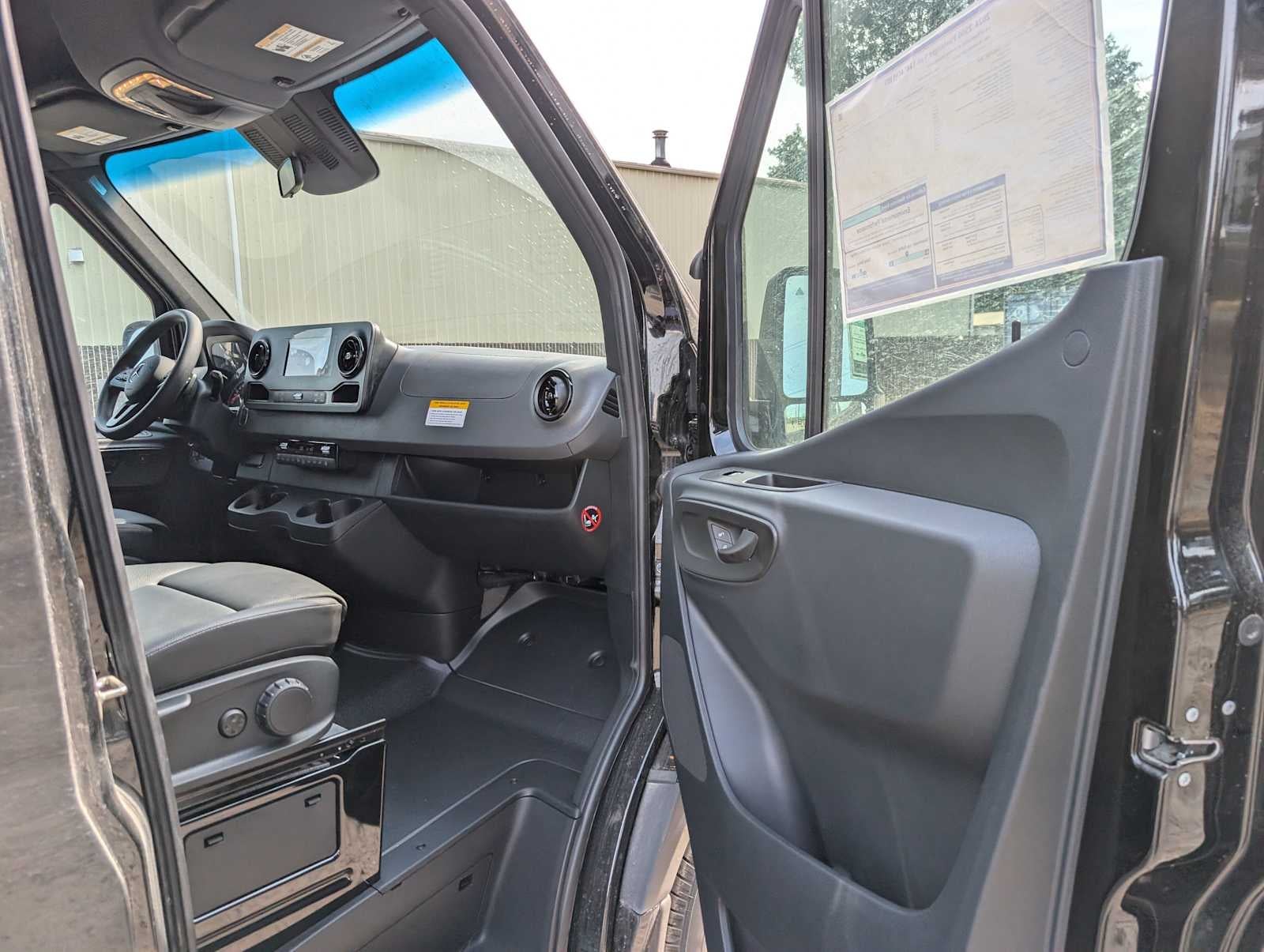 2024 Mercedes-Benz Sprinter 2500 Standard Roof I4 Diesel HO 144" RWD