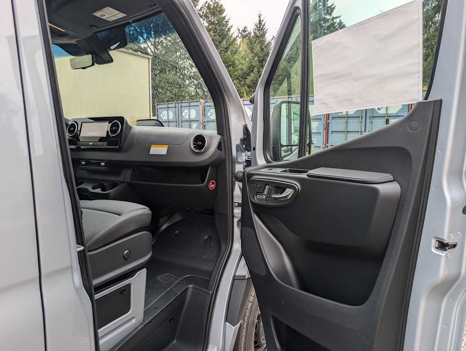 2025 Mercedes-Benz Sprinter 2500 Standard Roof I4 Diesel HO 144" RWD