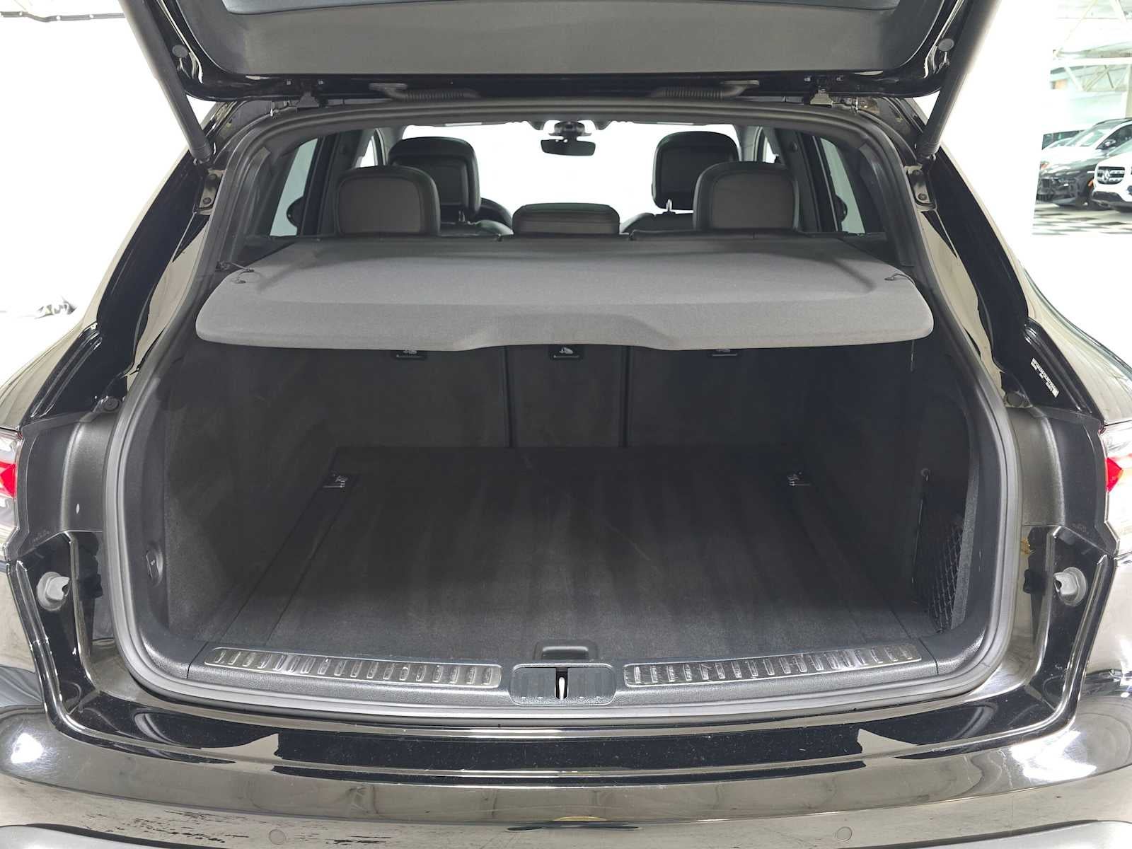 2025 Porsche Macan AWD
