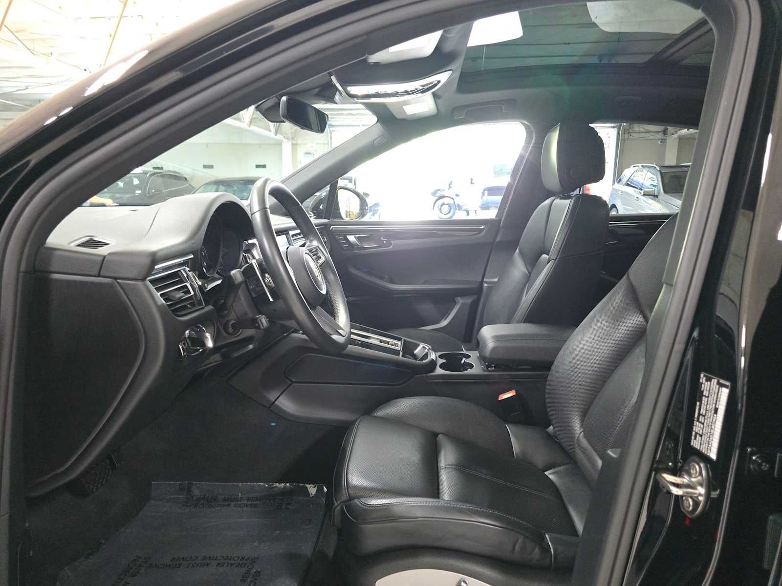 2025 Porsche Macan AWD