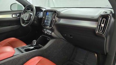2020 Volvo XC40 Momentum