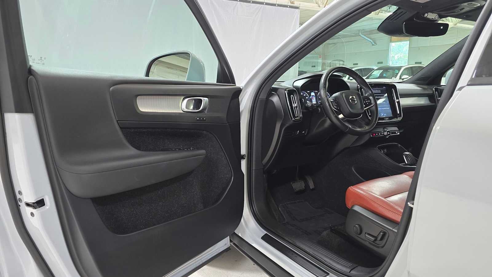 2020 Volvo XC40 Momentum