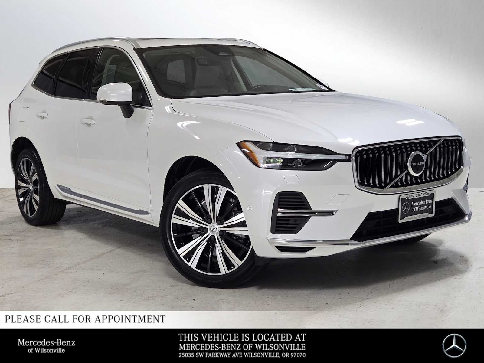 2023 Volvo XC60 Recharge Plug-In Hybrid Plus Bright Theme