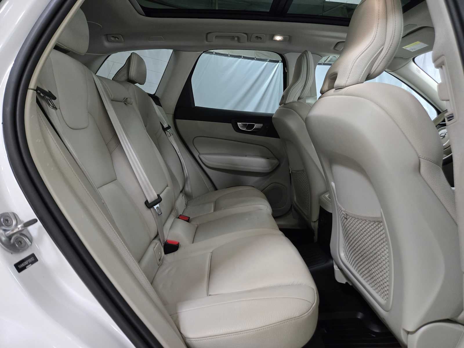 2023 Volvo XC60 Recharge Plug-In Hybrid Plus Bright Theme