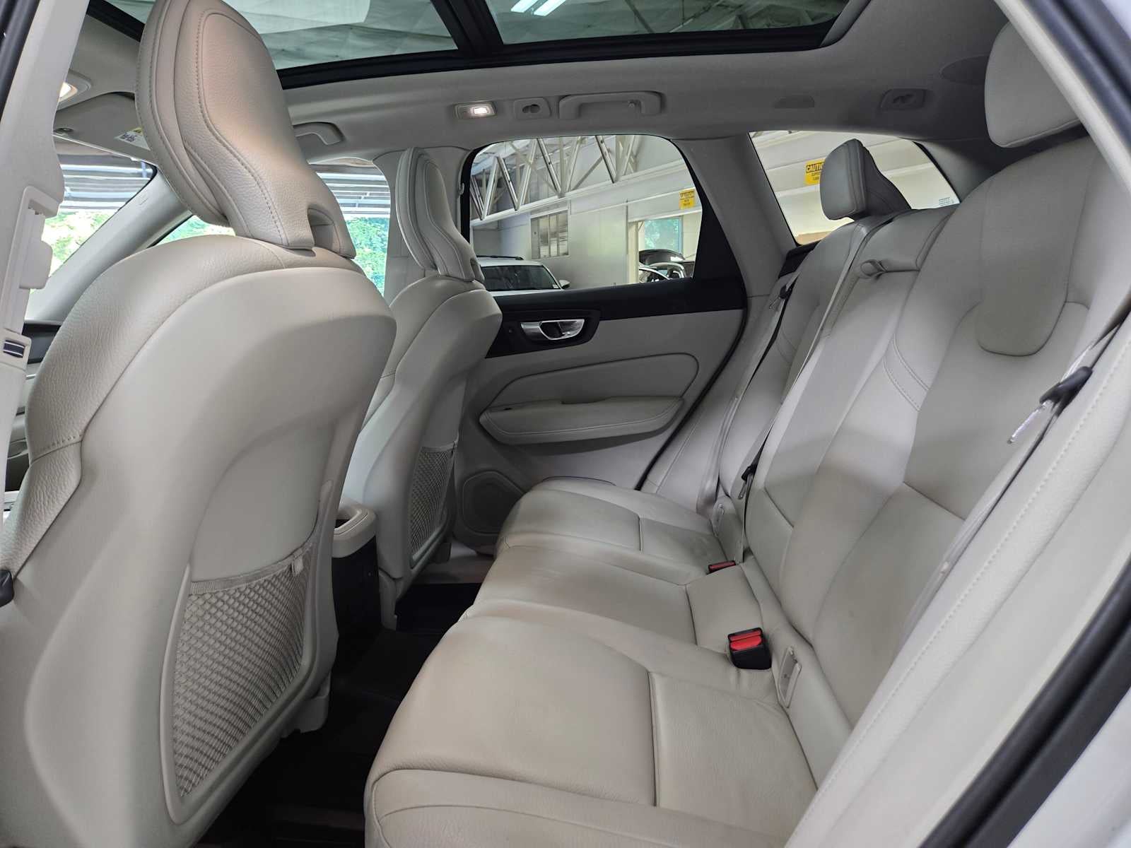 2023 Volvo XC60 Recharge Plug-In Hybrid Plus Bright Theme