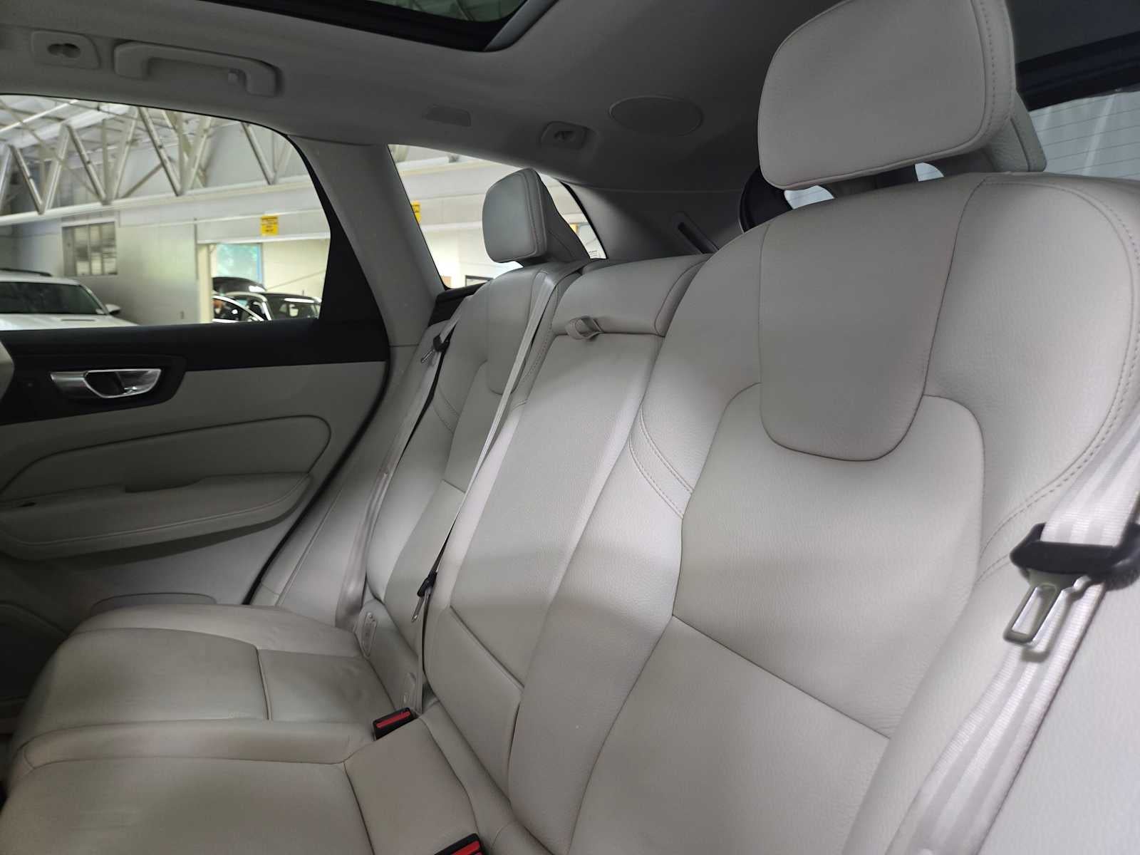 2023 Volvo XC60 Recharge Plug-In Hybrid Plus Bright Theme