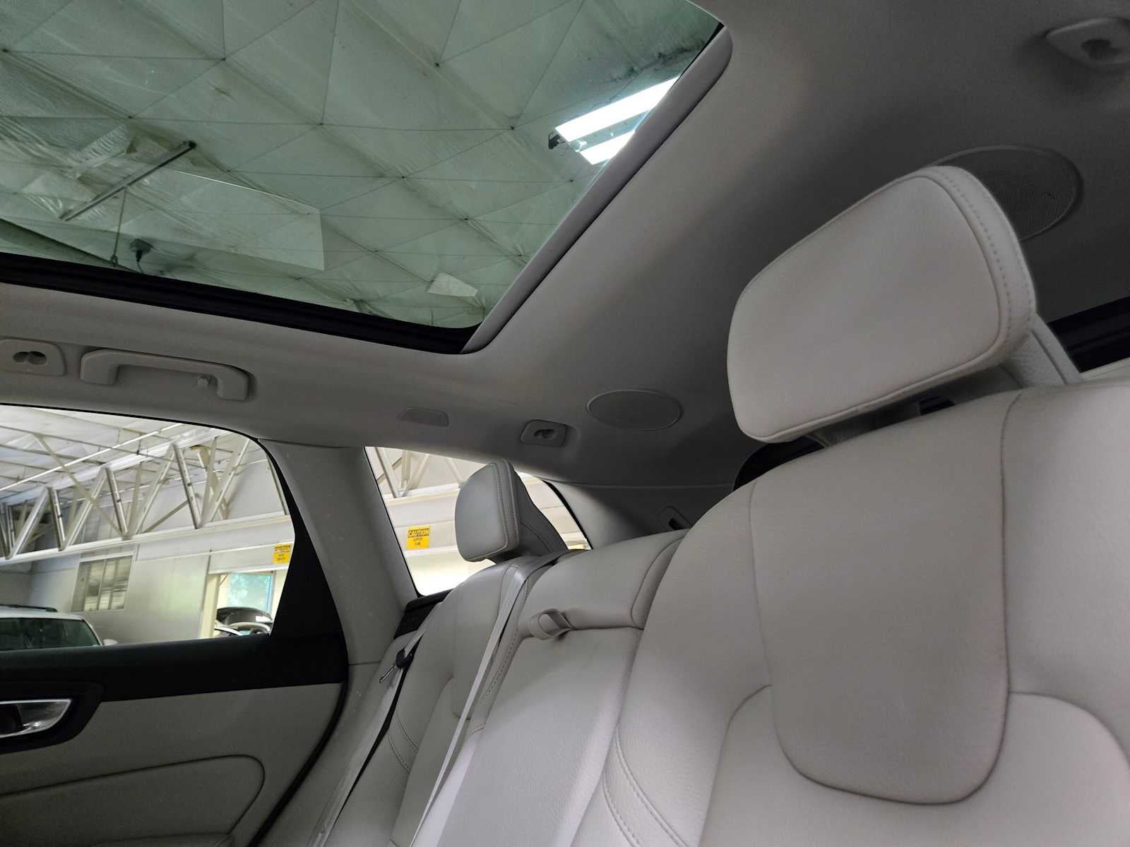 2023 Volvo XC60 Recharge Plug-In Hybrid Plus Bright Theme