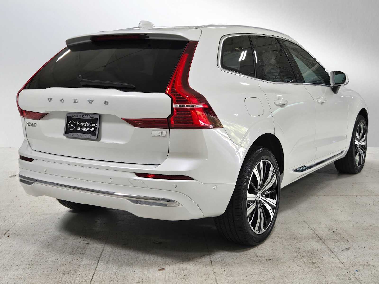 2023 Volvo XC60 Recharge Plug-In Hybrid Plus Bright Theme