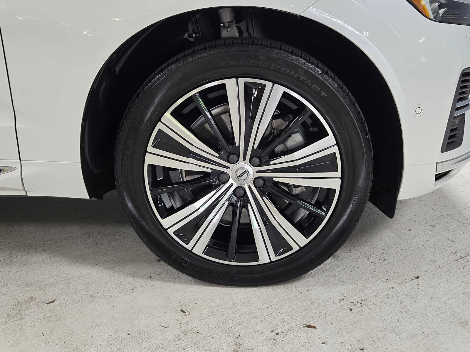2023 Volvo XC60 Recharge Plug-In Hybrid Plus Bright Theme