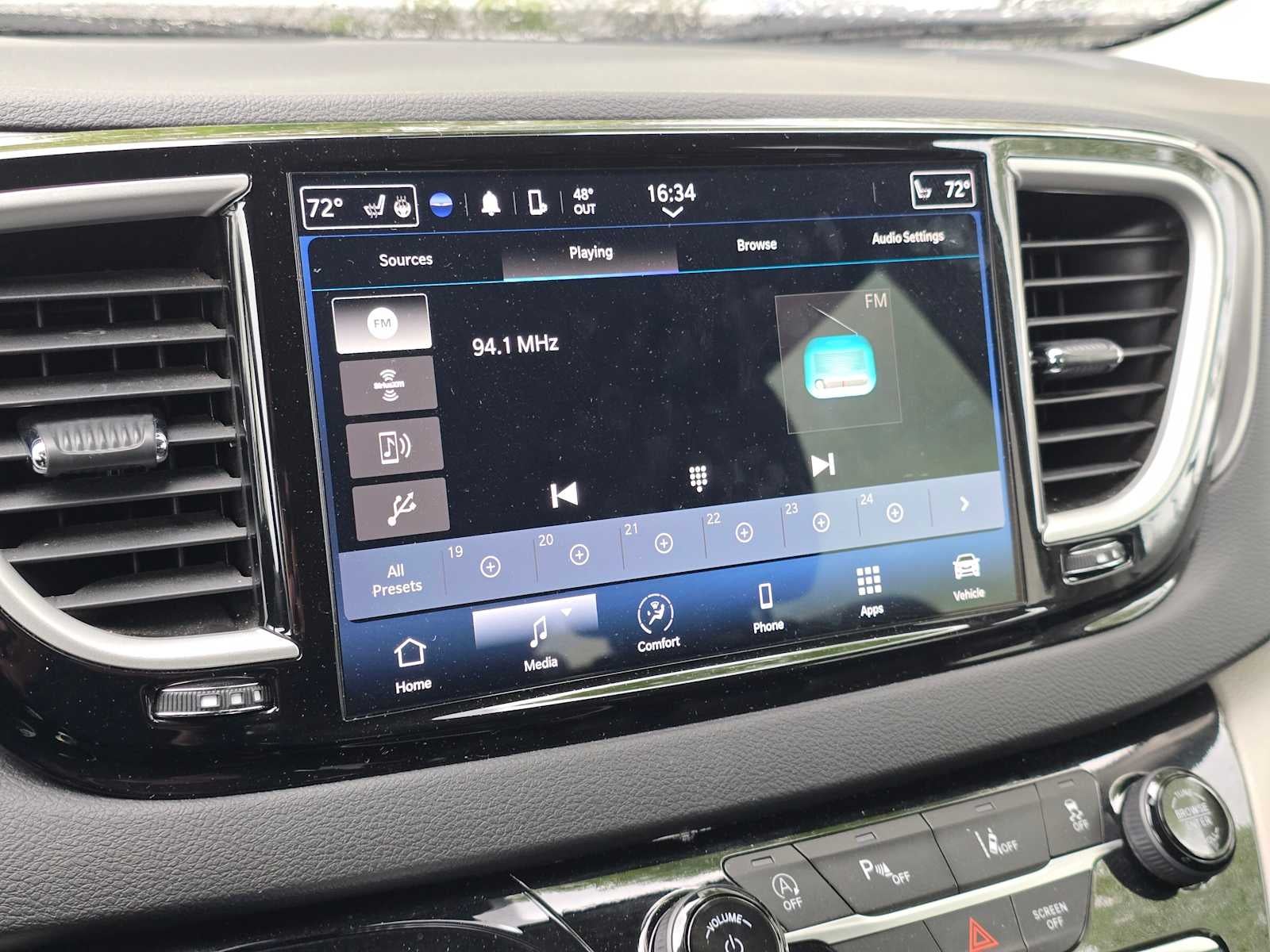 2024 Chrysler Pacifica Touring L