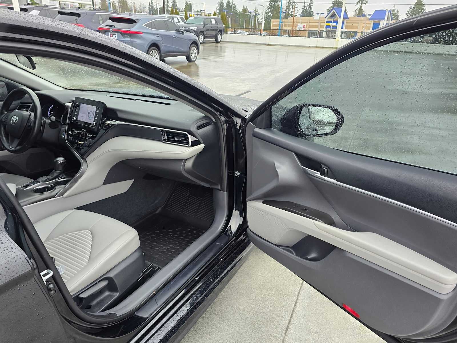 2023 Toyota Camry Hybrid SE