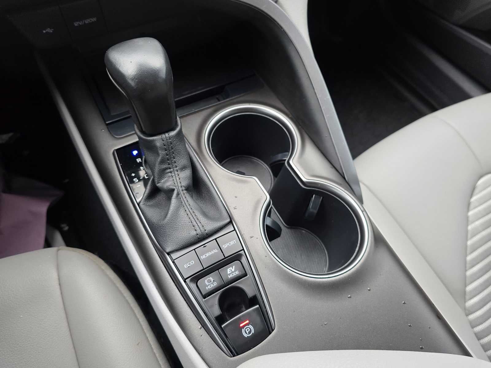 2023 Toyota Camry Hybrid SE