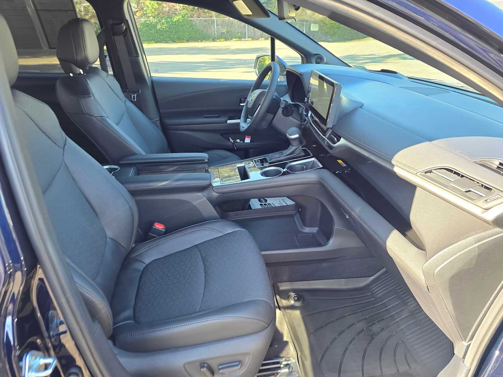 2025 Toyota Sienna Platinum