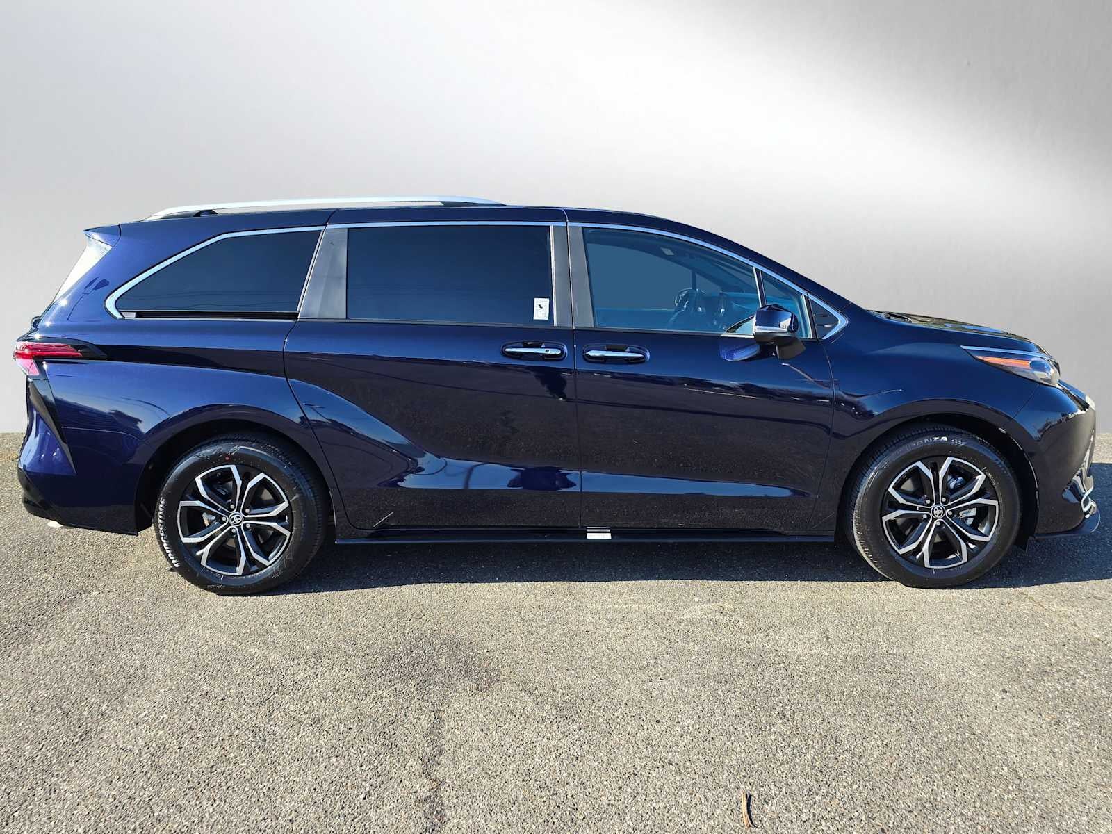 2025 Toyota Sienna Platinum